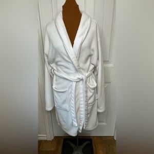 Hotel White Shawl Robe One Size Fits Most
